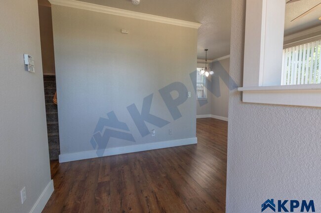 Building Photo - Updated 2-Story, 3 Bedroom 2.5 Bath Single...