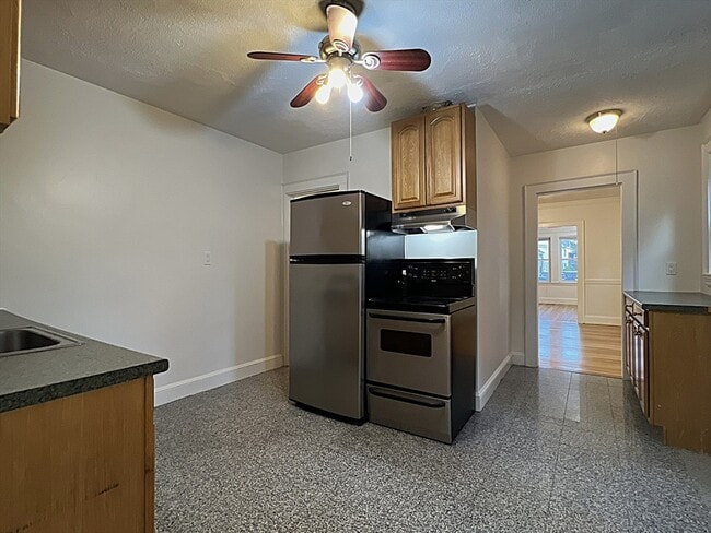 Building Photo - 6 Oxford Ave