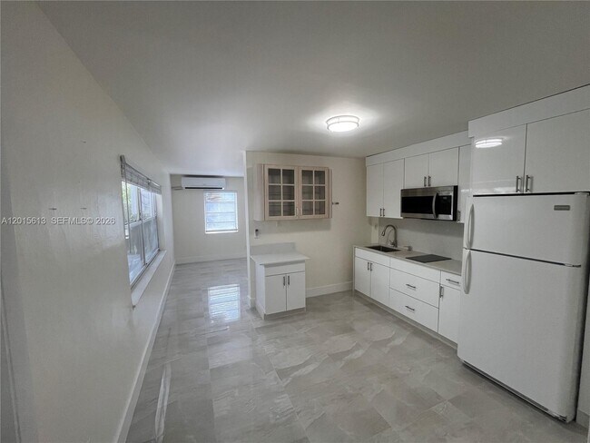 Building Photo - 9970 SW 14th Terrace