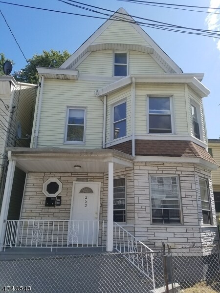 Primary Photo - 252 N 4th St