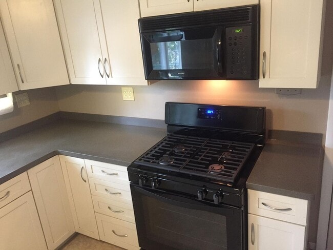 Building Photo - 31 Perimeter Rd