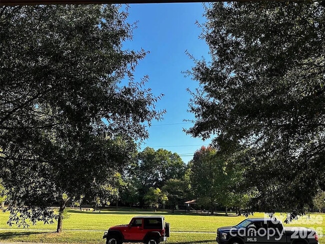 Foto del edificio - Room in Townhome on Spencer St