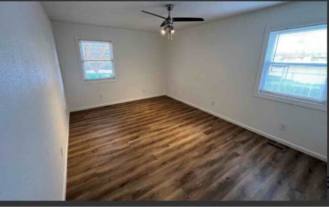 Building Photo - 108 S Park Dr