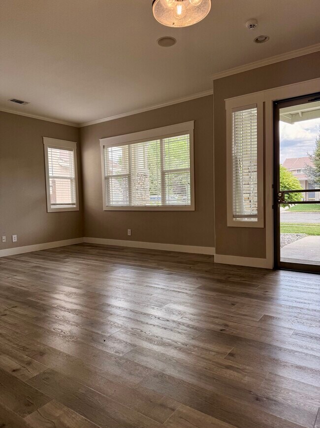 Building Photo - 7467 Earlsmoore Dr