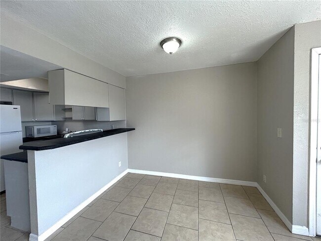 Foto del edificio - 6415 S Roberts Ave