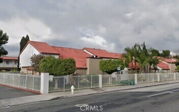 Building Photo - 2521 W Sunflower Ave