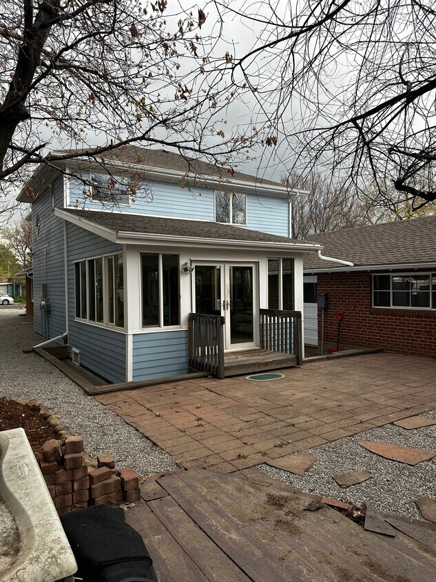 Primary Photo - 2220 Grove Cir