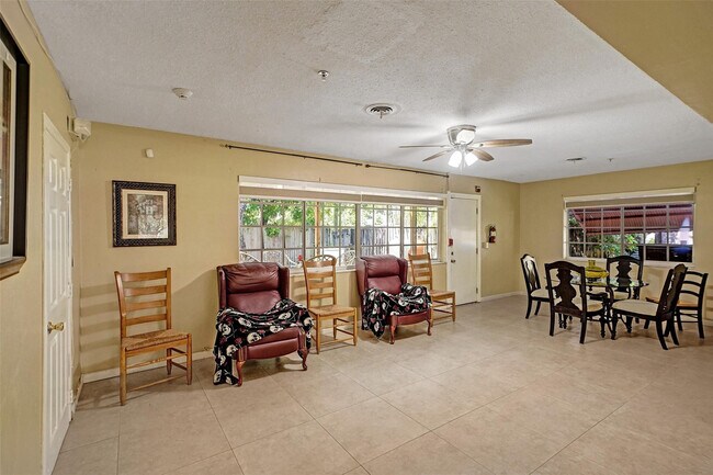 Foto del edificio - 1700 N 47th Ave