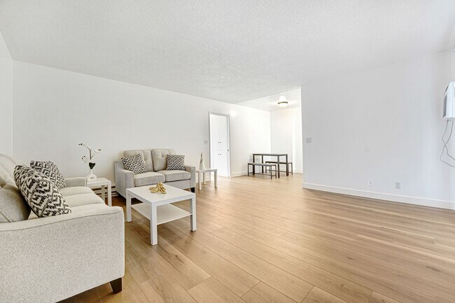 Building Photo - Spacious 1 Bedroom Apartments with Parking - Noho Arts District