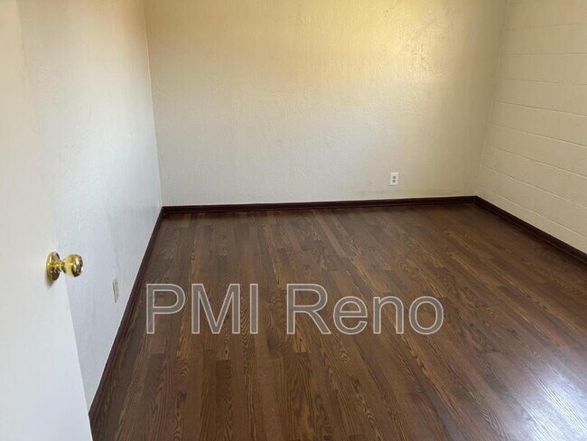 Foto del edificio - 2075 Patton Dr
