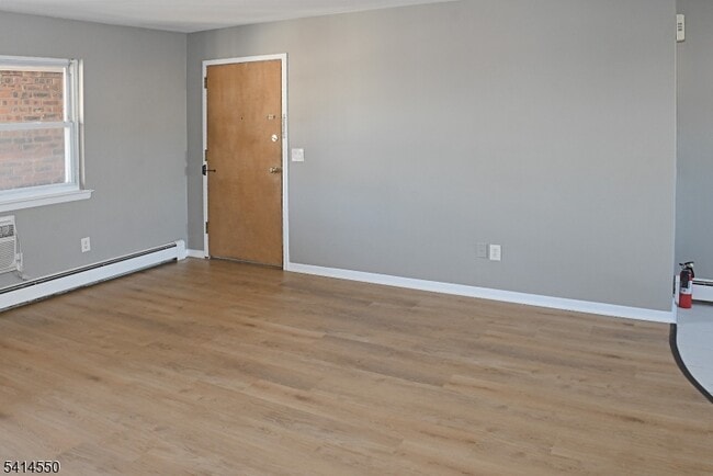 Building Photo - 191 N Beverwyck Rd