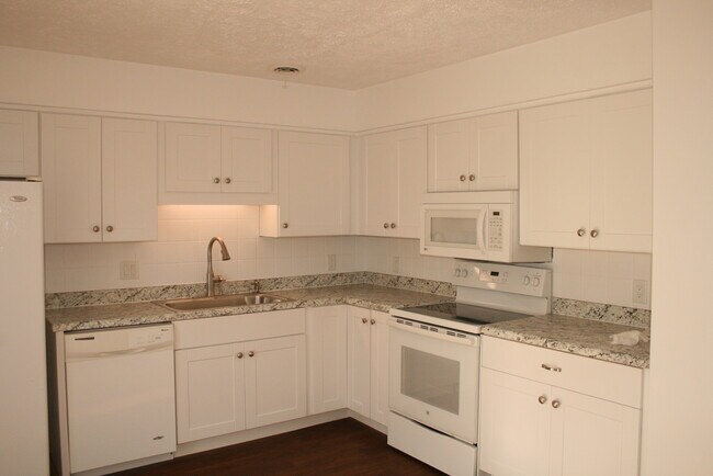 Building Photo - 402 S Timber Dr