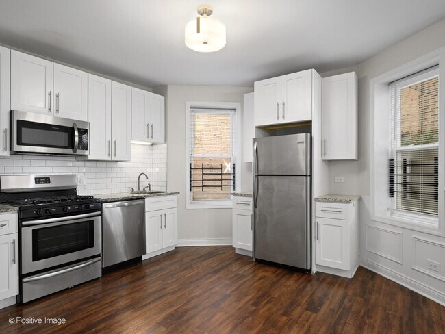 Building Photo - 2441 N Harding Ave
