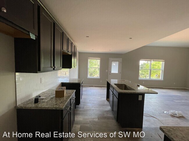 Building Photo - 4 br, 2 bath House - 3855 W Linwood