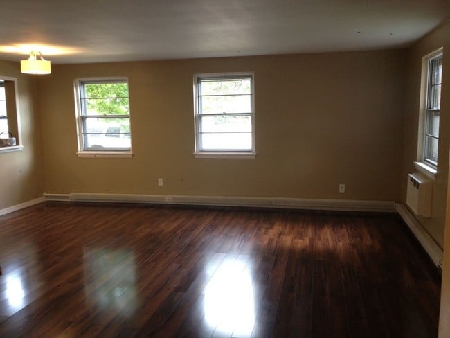 Building Photo - 13789 Cedar Rd
