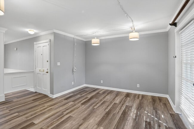 Building Photo - 80 Montre Square NW