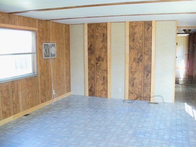 Building Photo - 1811 Canary Ave