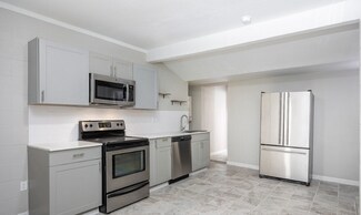Building Photo - 516 N Roosevelt Ave