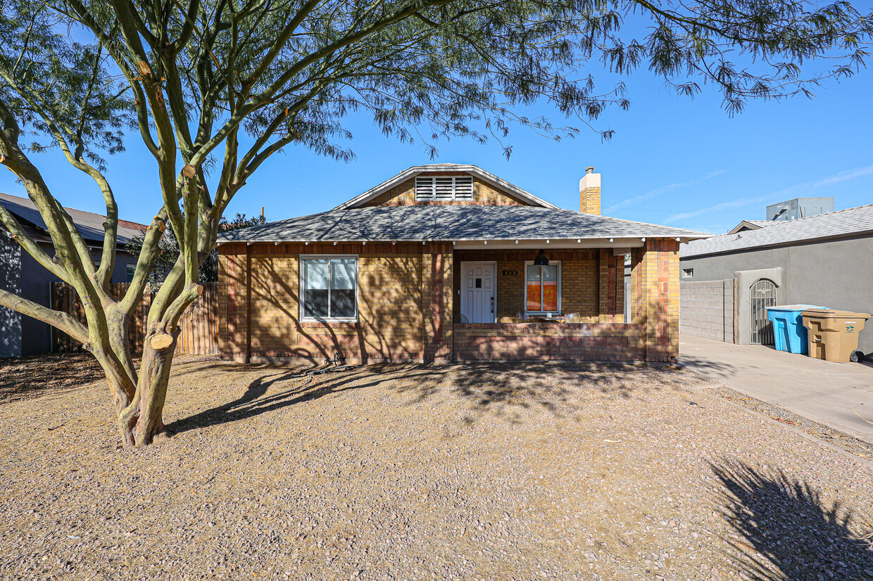 Primary Photo - 1950 W Palm Ln