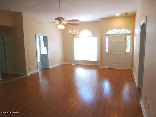 Building Photo - 105 Candlewood Dr
