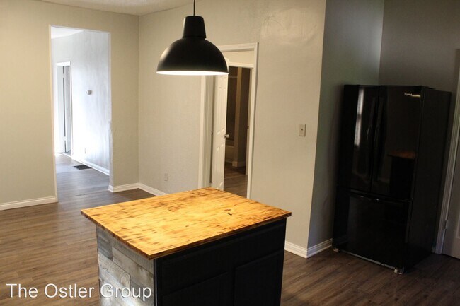 Building Photo - 2 br, 1.5 bath House - 1241 N. Tremont St