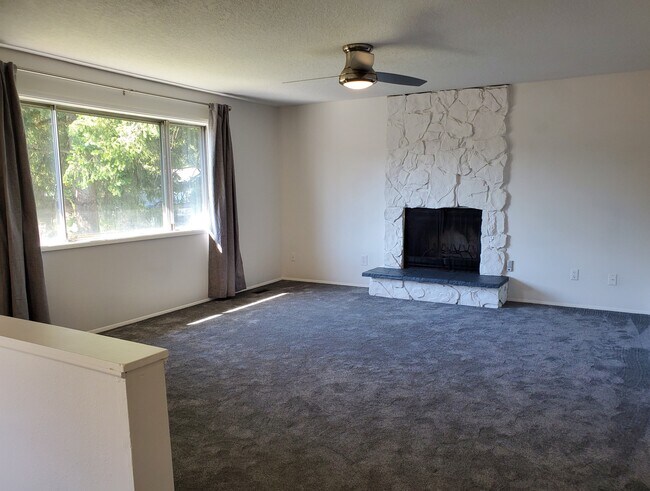Living room - 11775 SW Schollwood Ct