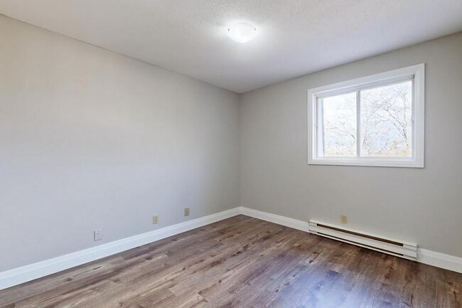 Photo du bâtiment - Newly Renovated 1 Bedroom Suite at Bedford...