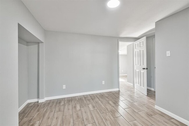 Building Photo - 822 Finesse Dr