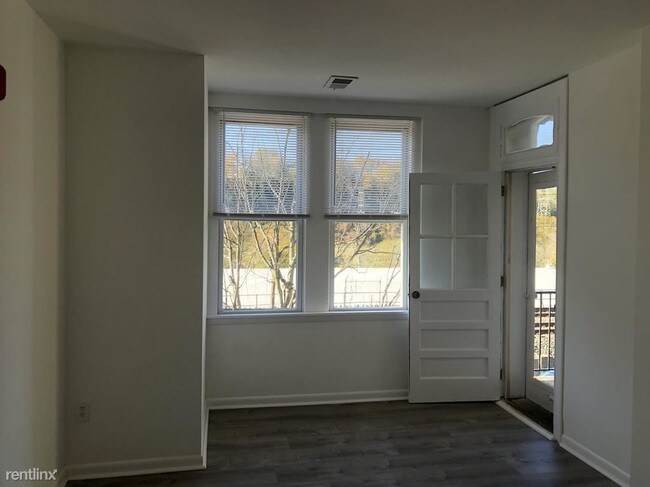 Building Photo - 4001 Cresson St