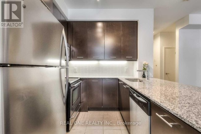 Building Photo - 370 Square One Dr