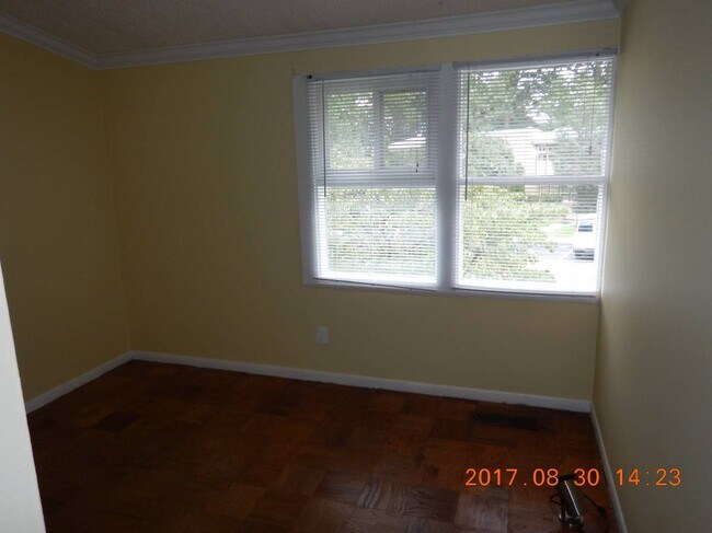 Dormitorio 1 - 4422 Forest Glen Ct