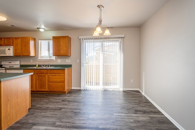 Building Photo - Fantastic Sand Creek Condo- 3 Bedrooms - 2...