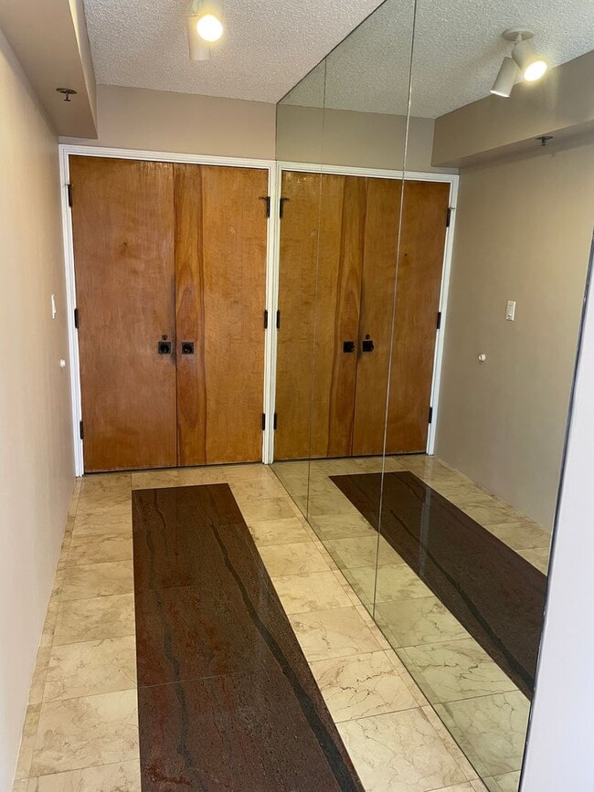 Foto del edificio - Admiral Thomas - 2 Bdrm/2 Bath/1 Prkg - $4...