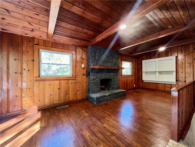 Foto del edificio - 872 Butterfield Ave