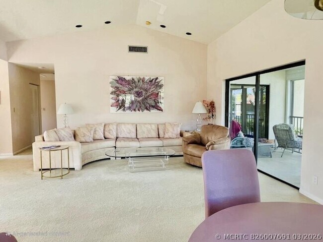 Foto del edificio - 10656 Tropic Palm Ave