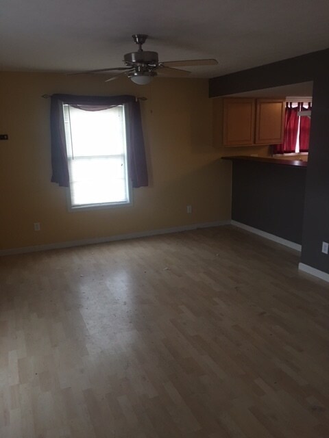 Building Photo - 2 bedroom, 2.5 bath townhouse: Oaklawn Park