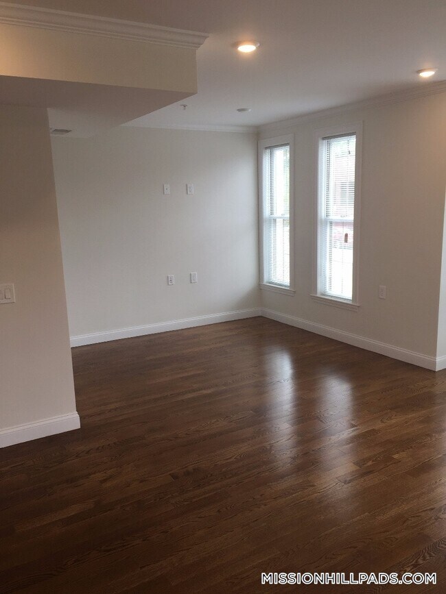 Foto del edificio - 2747 Washington St