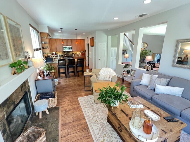 Foto del edificio - Wonderfully Updated 3 Bed 2.5 Bath Foothil...