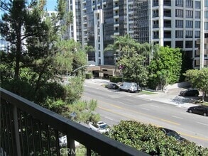 Building Photo - 10747 Wilshire Blvd