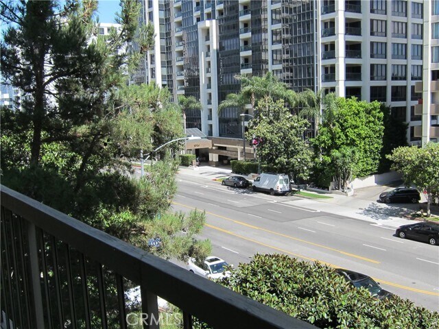 Foto principal - 10747 Wilshire Blvd
