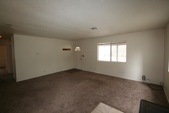 Foto del edificio - 1017 Sequoia Dr