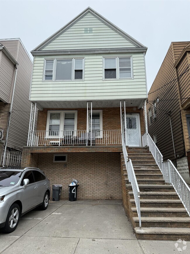 Building Photo - 176 W 24th St