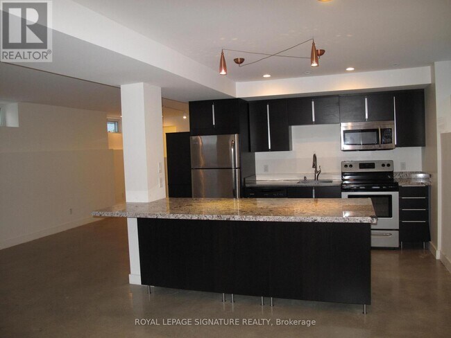 Building Photo - 40 Thorncliffe Ave