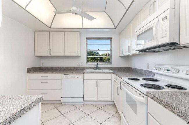 Building Photo - 52 Yacht Club Drive, North Palm Beach, FL ...