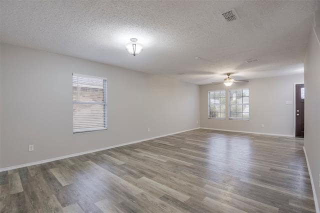 Building Photo - 5525 Ventura St