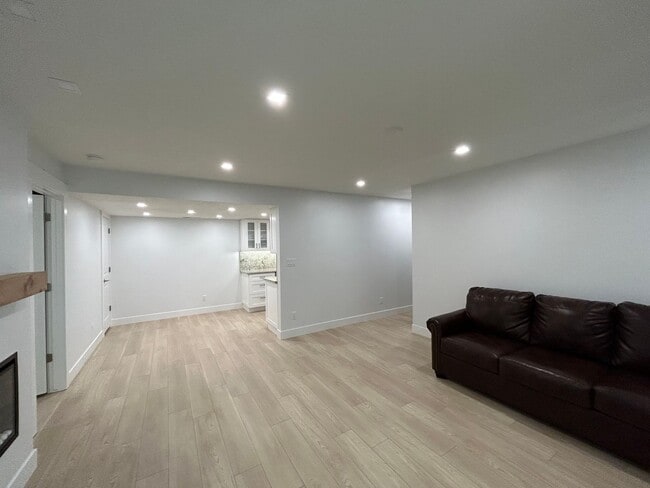 Building Photo - 2 Bedroom 2 Bathroom Condo Salt Lake City
