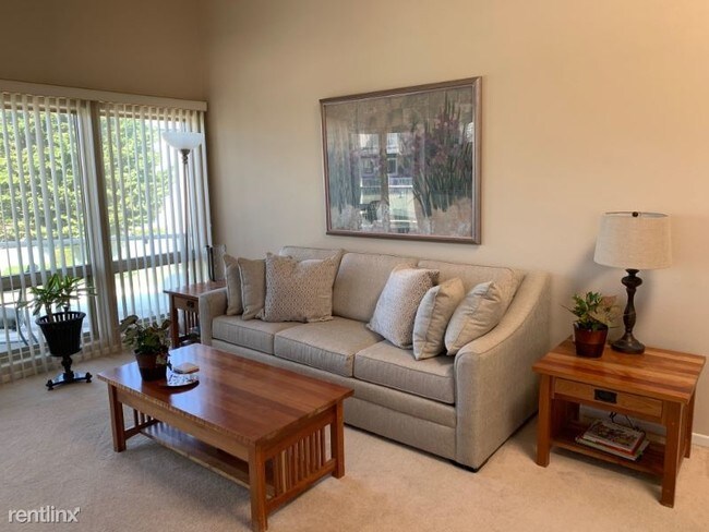 Foto del edificio - 1 br, 1 bath Apartment - 140 Santa Ana Ave