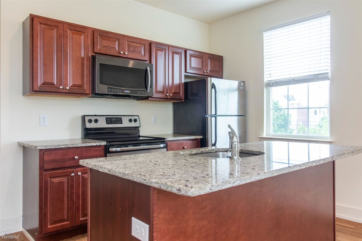 Primary Photo - 2 br, 2 bath Triplex - 695 W BERKS ST Unit 2