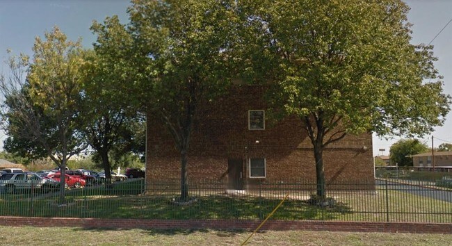 Building Photo - 402 Brazos Dr