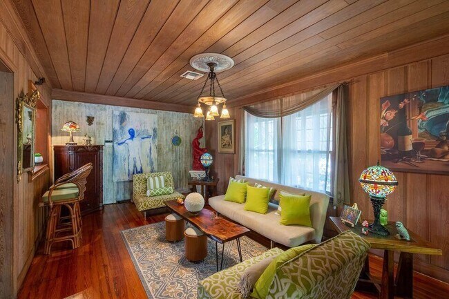 Foto del edificio - 1016 N E St